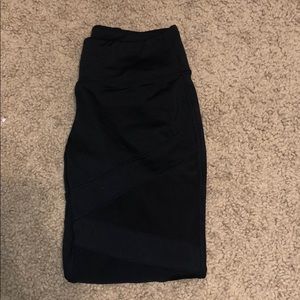 **SOLD** Jessica Simpson Mesh zig zag Capri leggin